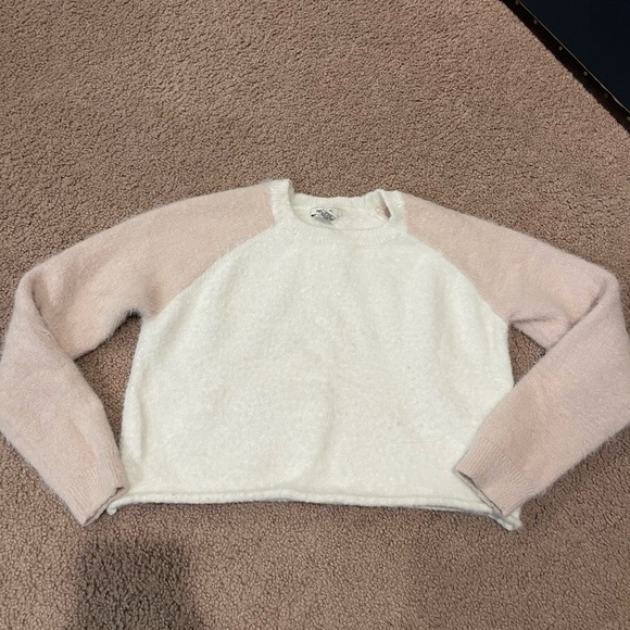 Women's Junior FOREVER 21 ivory & pale pink fluffy crop top sweater - Picture 1 of 9